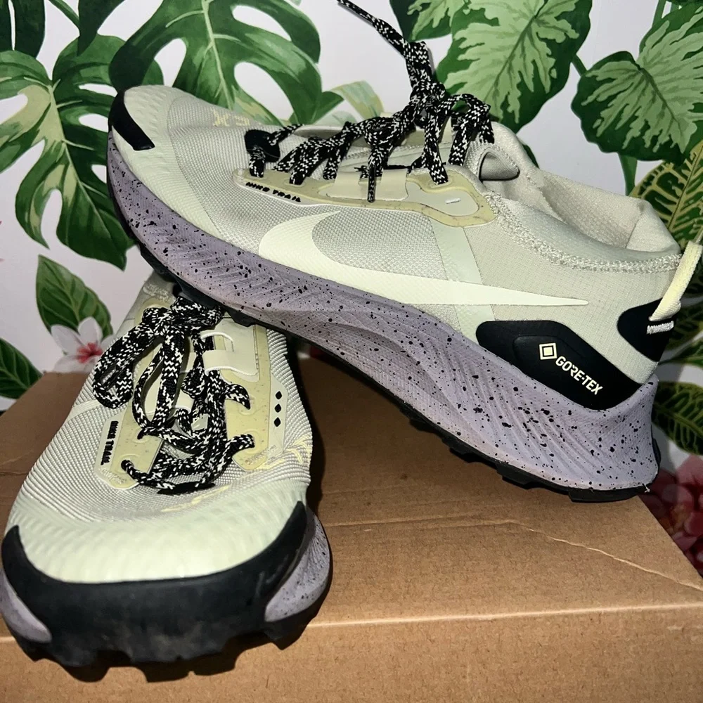 Gore-Tex Trail Running Shoes - Picture 1 of 8